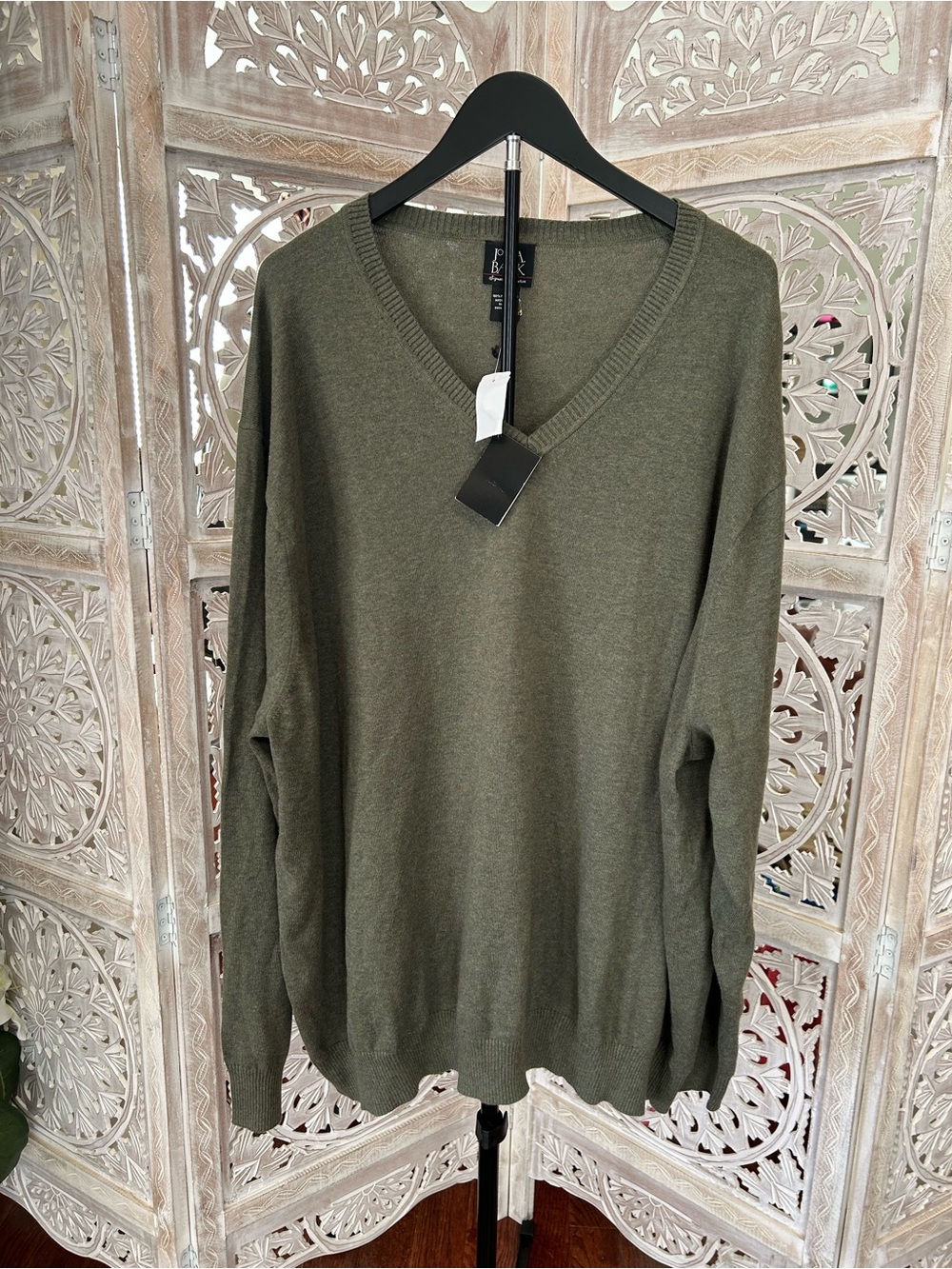 Jos. A. Bank Men's V-Neck Sweater in Olive Green